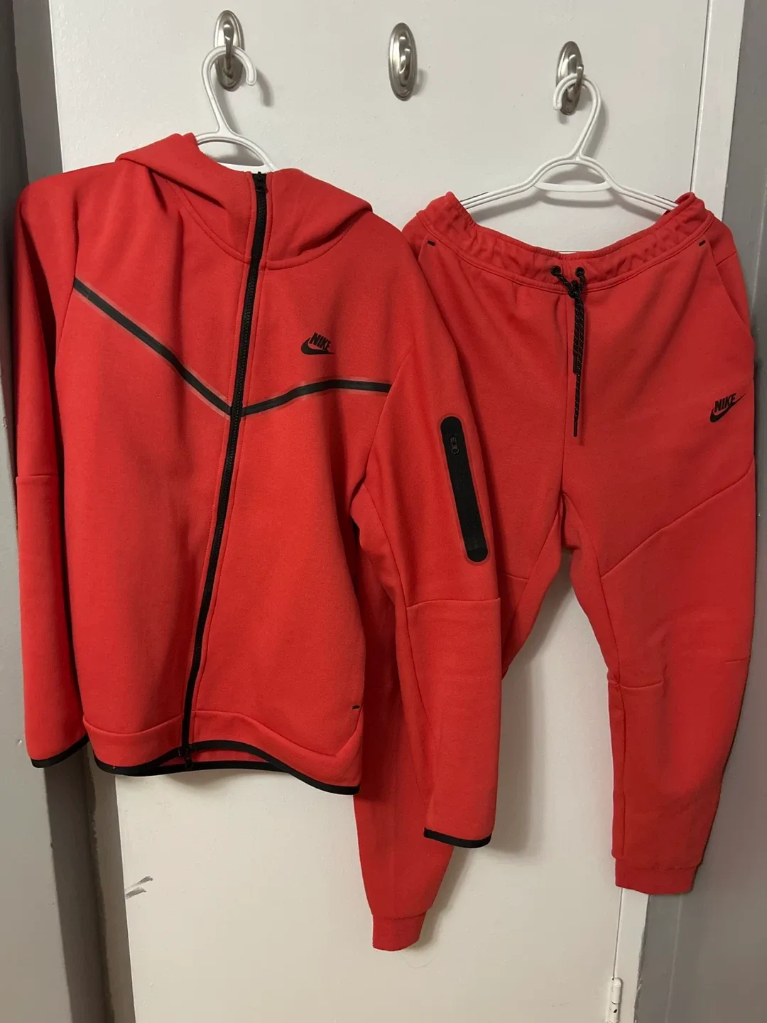 Nike Tech Fleece Suit - Red, Size L thumbnail