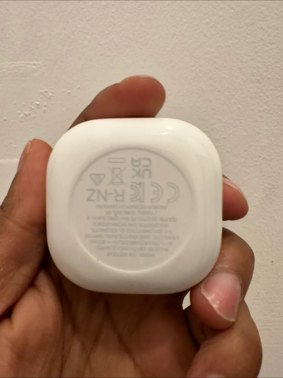 Samsung Galaxy Buds 2 Pro White case only image indicator(3)