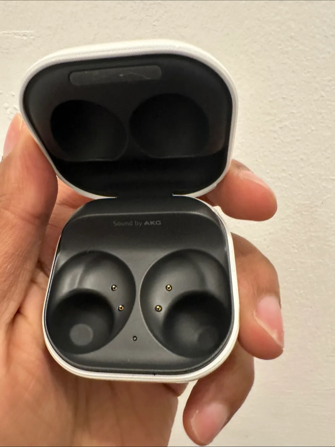 Samsung Galaxy Buds 2 Pro White case only image indicator(2)