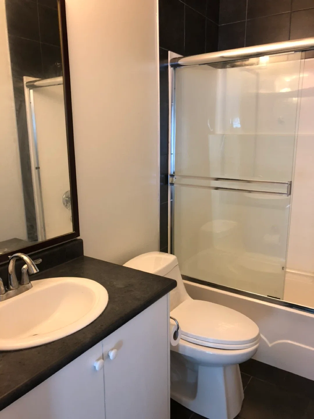 Main floor for rent image indicator(5)