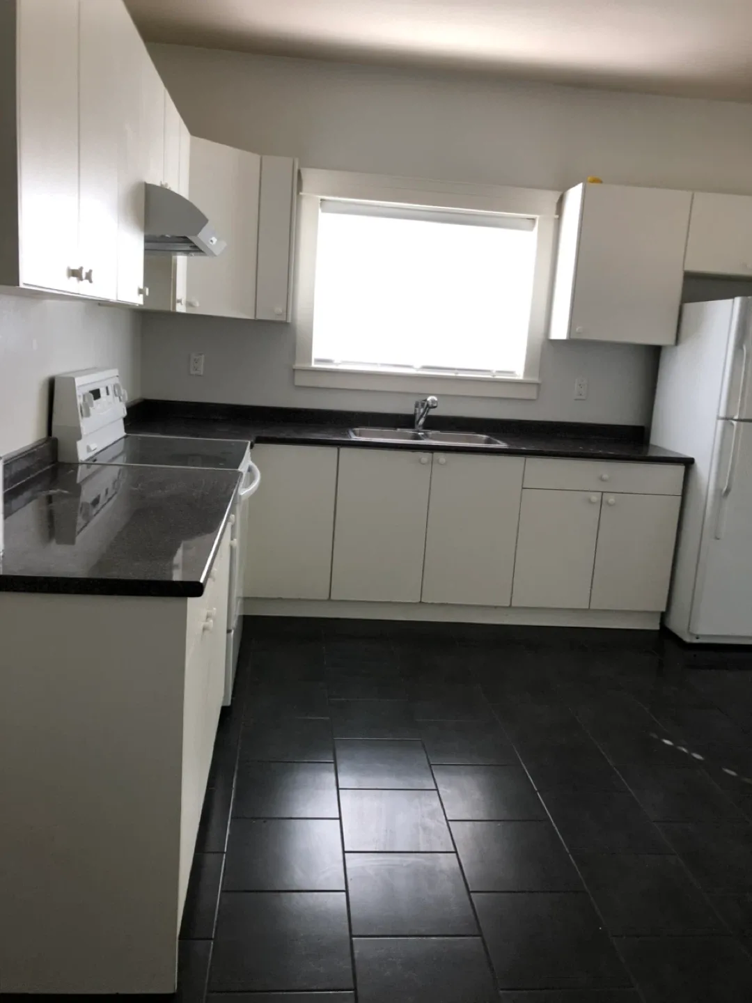 Main floor for rent image indicator(2)