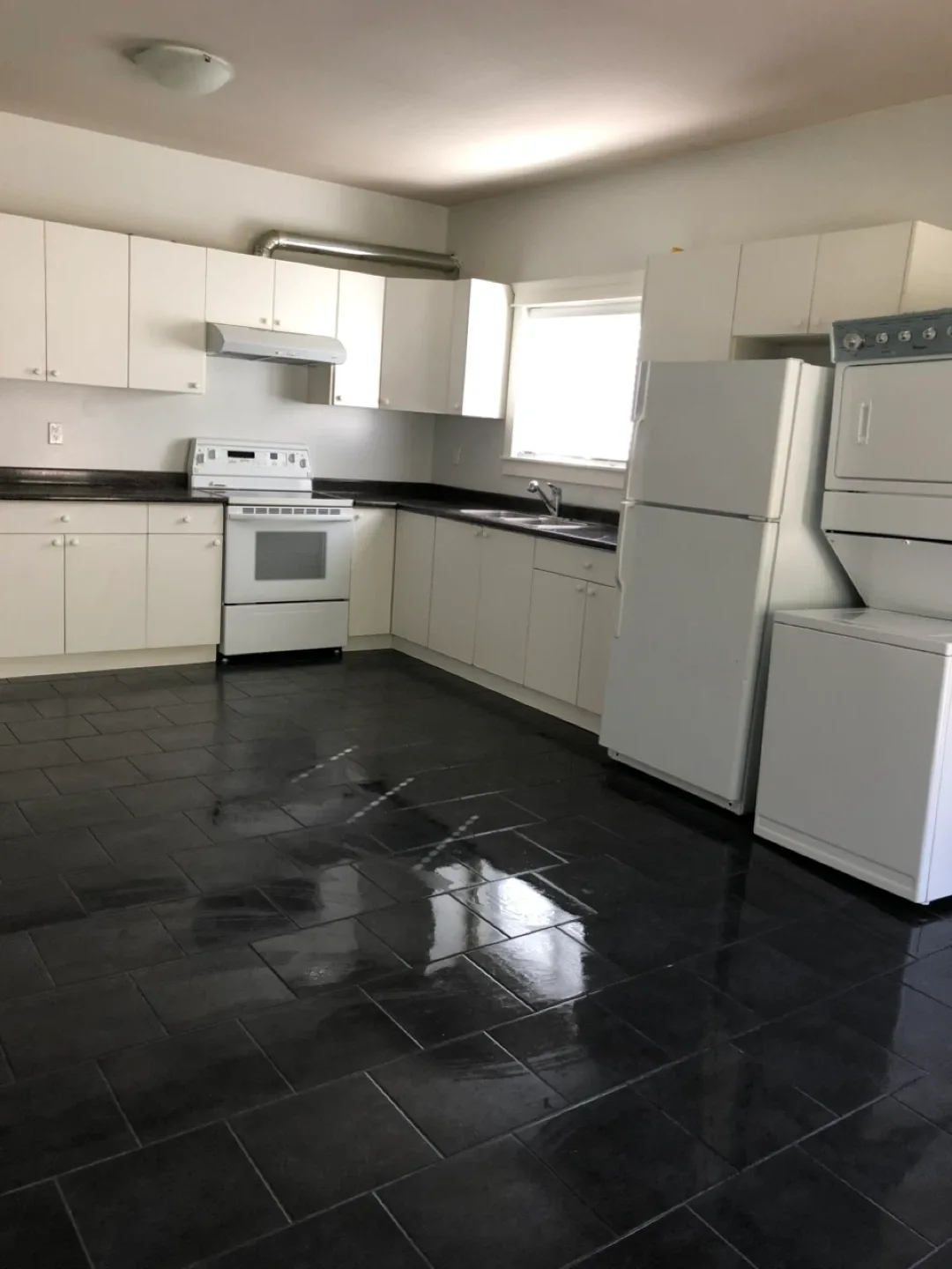 Main floor for rent image indicator(6)