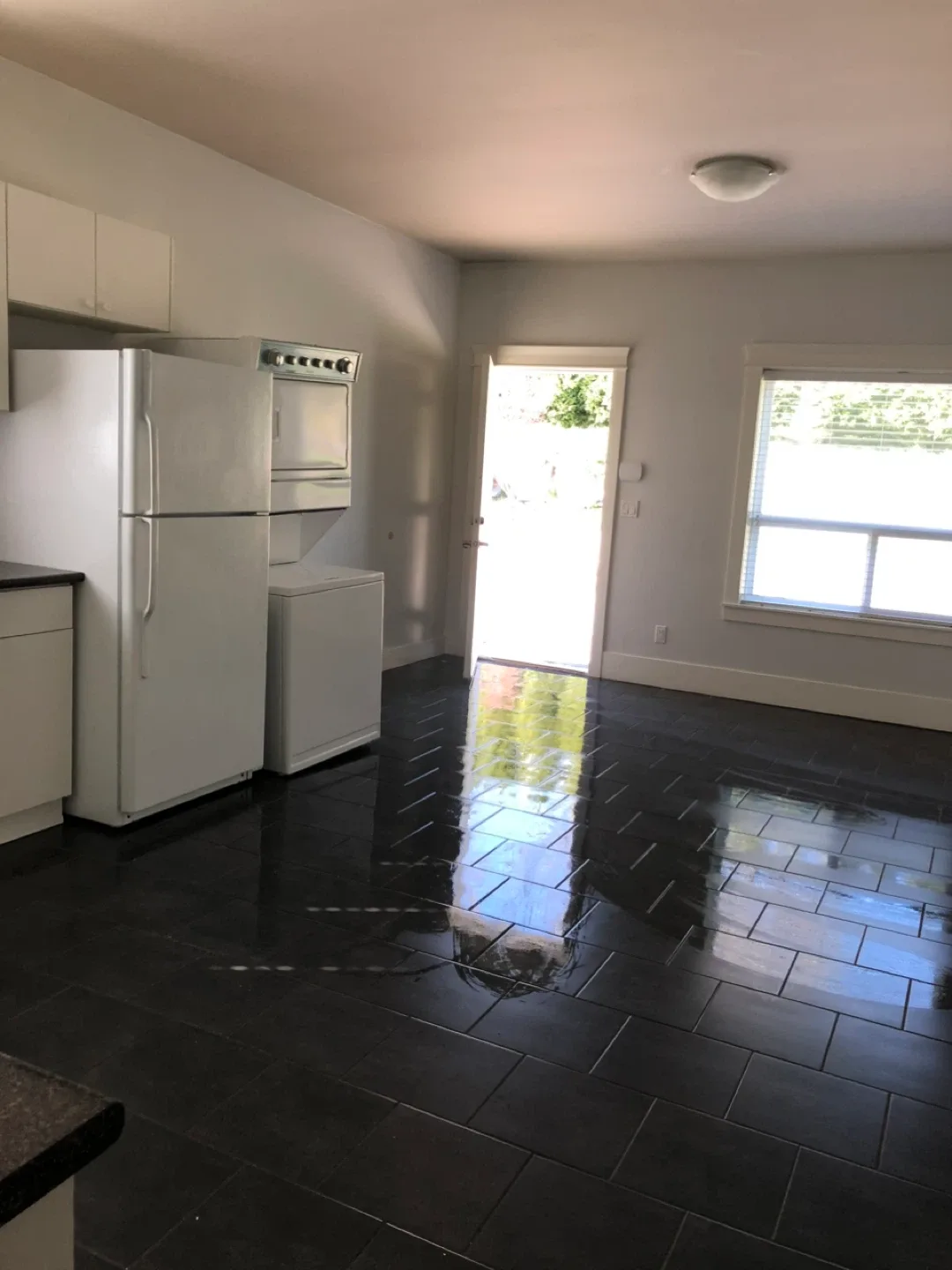 Main floor for rent image indicator(4)