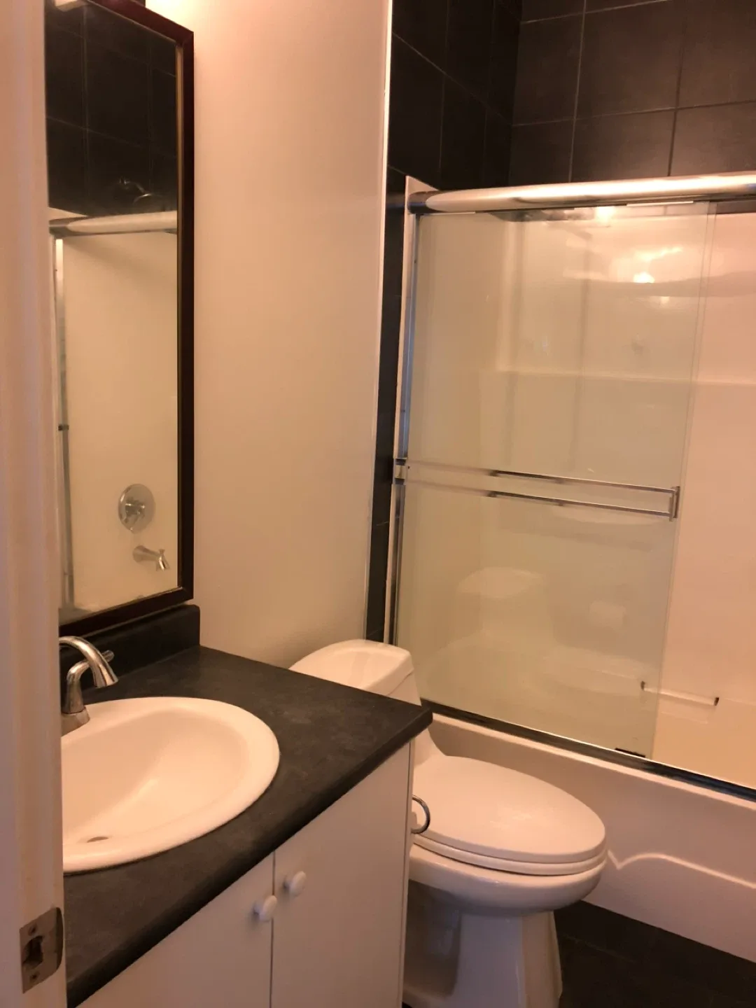 Main floor for rent image indicator(7)