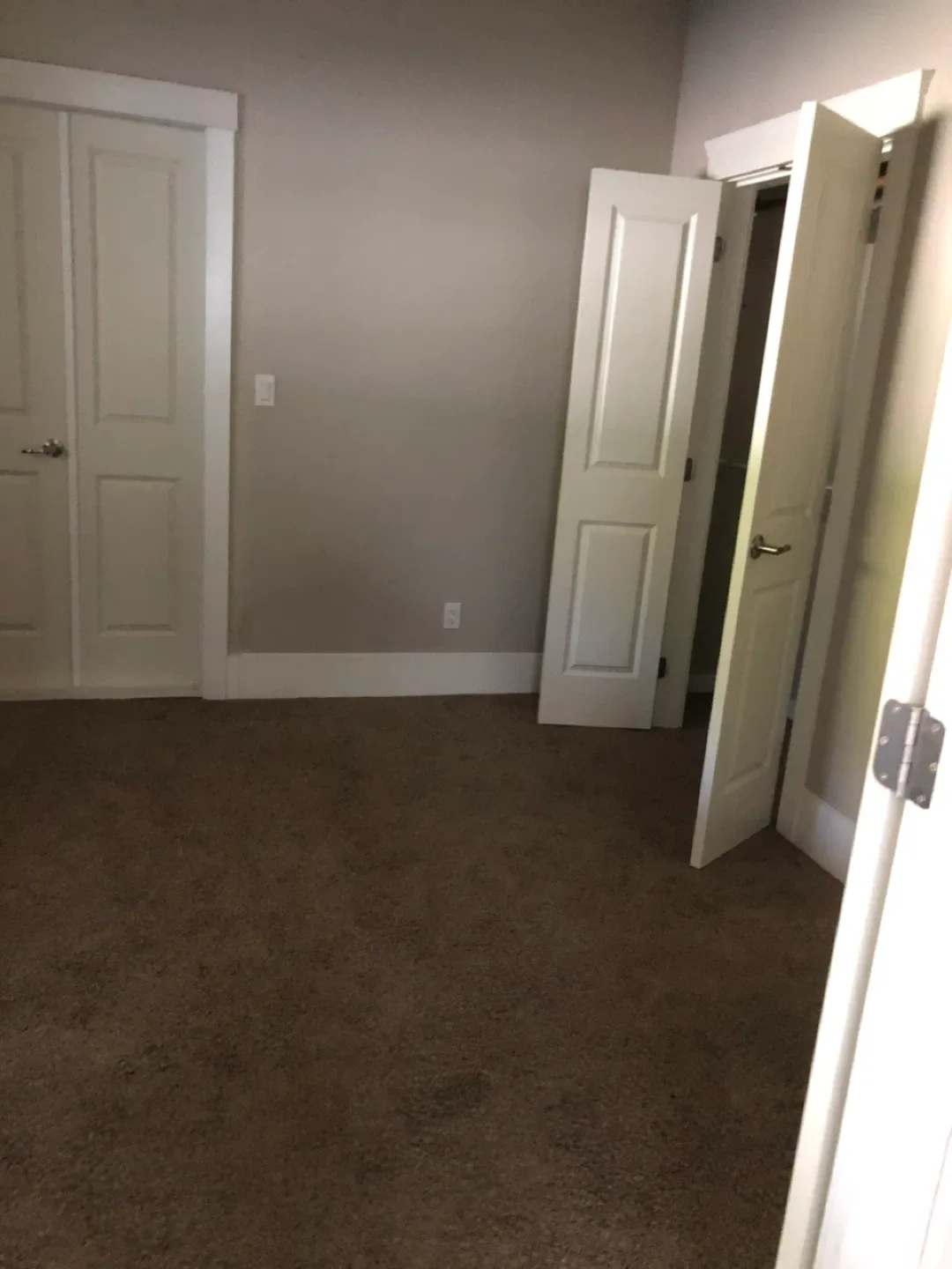 Main floor for rent image indicator(10)