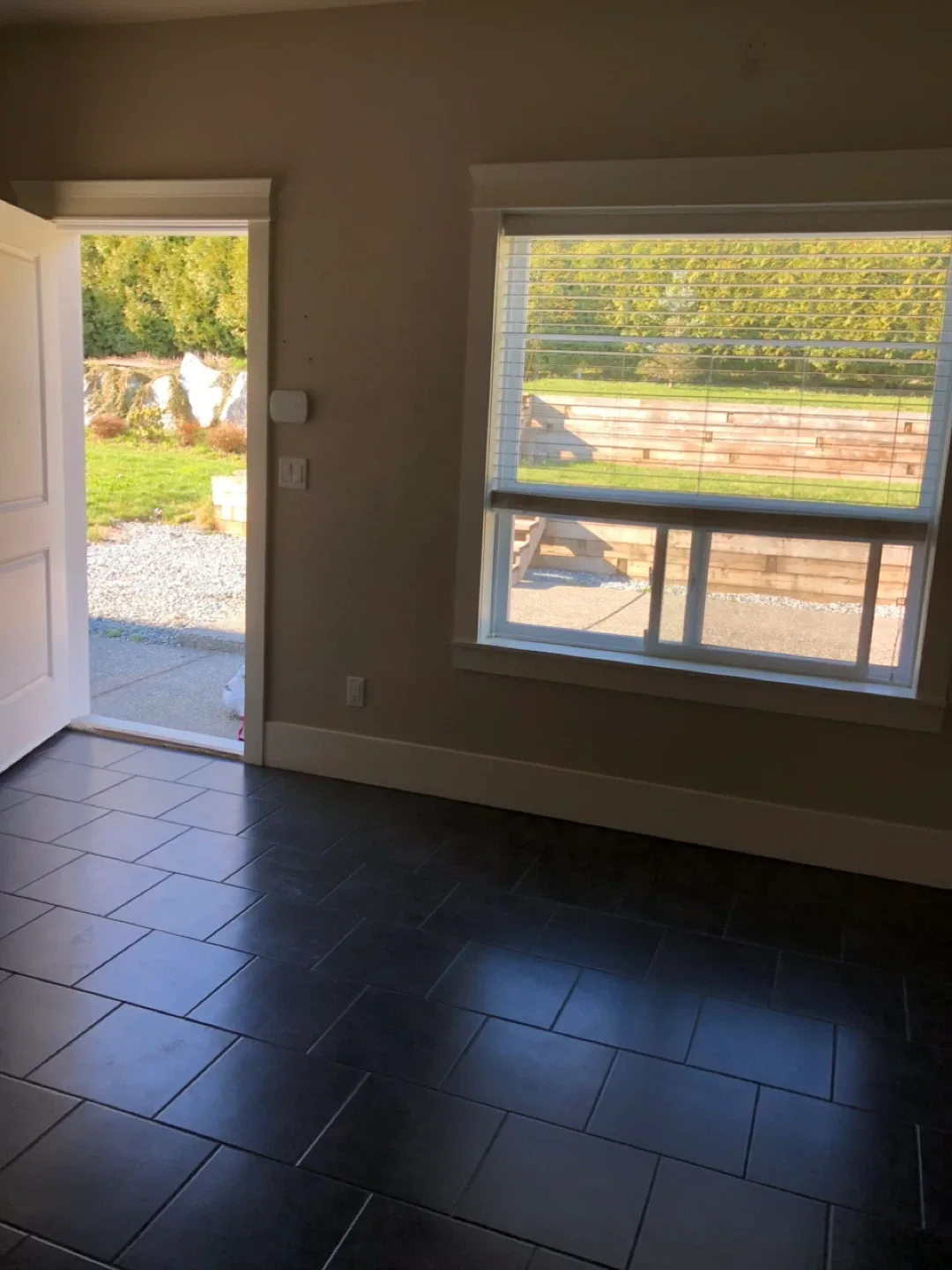 Main floor for rent image indicator(9)