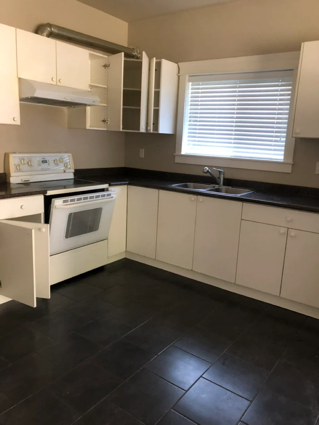 Main floor for rent image indicator(8)