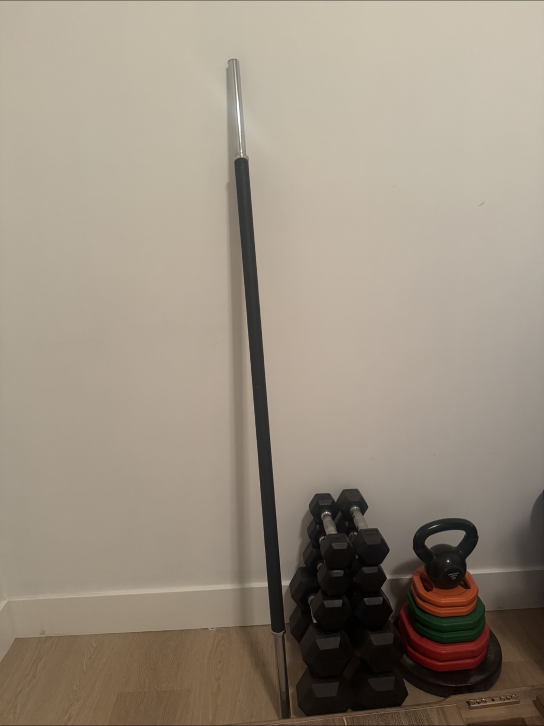 Moving sale - Home Gym Set – Dumbbells, Bar + Plates, Bands - photo 4