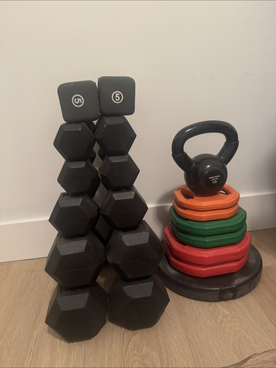 Moving sale - Home Gym Set – Dumbbells, Bar + Plates, Bands - photo 3