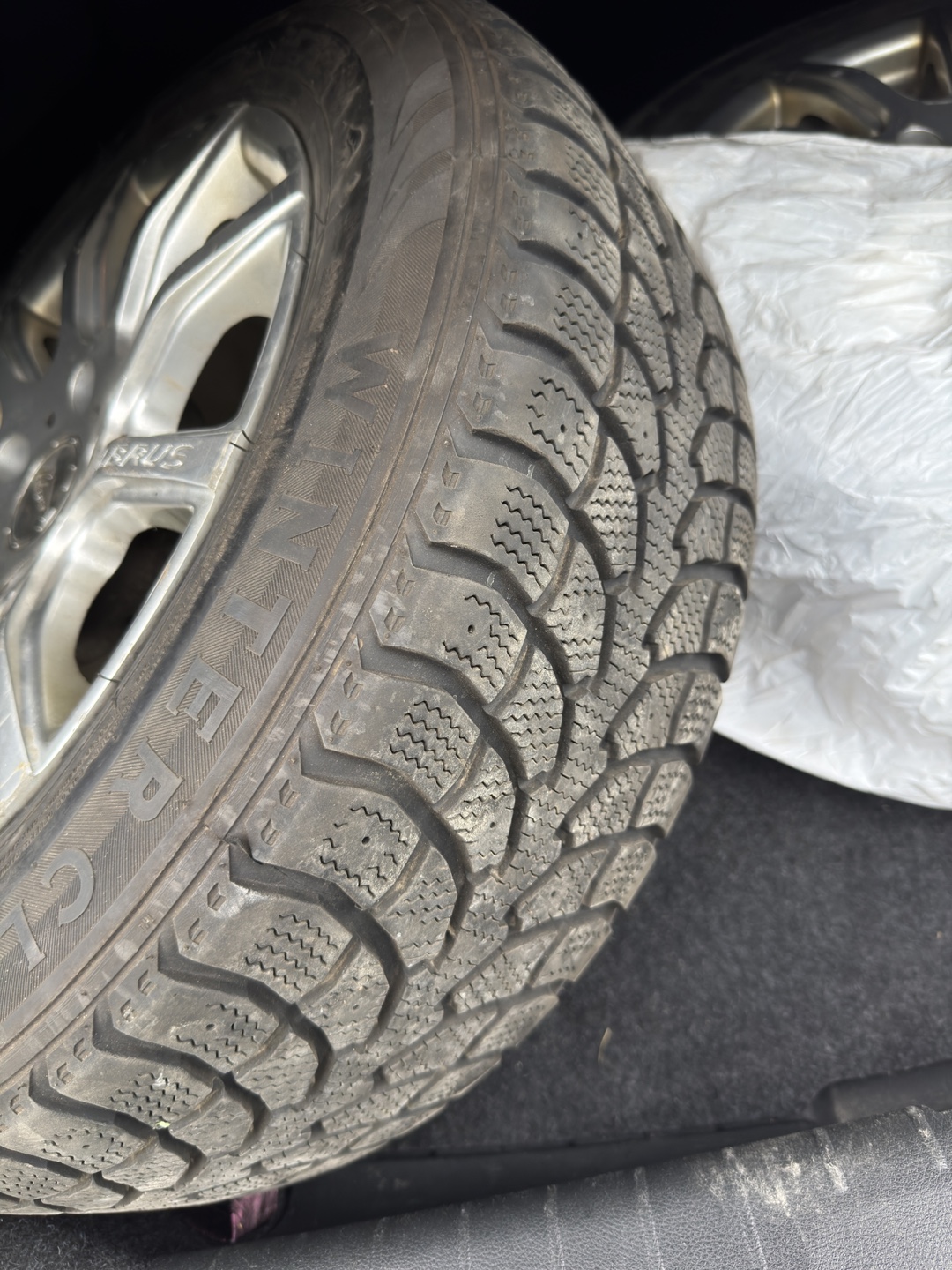 205/60/r16 Winter Tyres like new for sale - photo 5