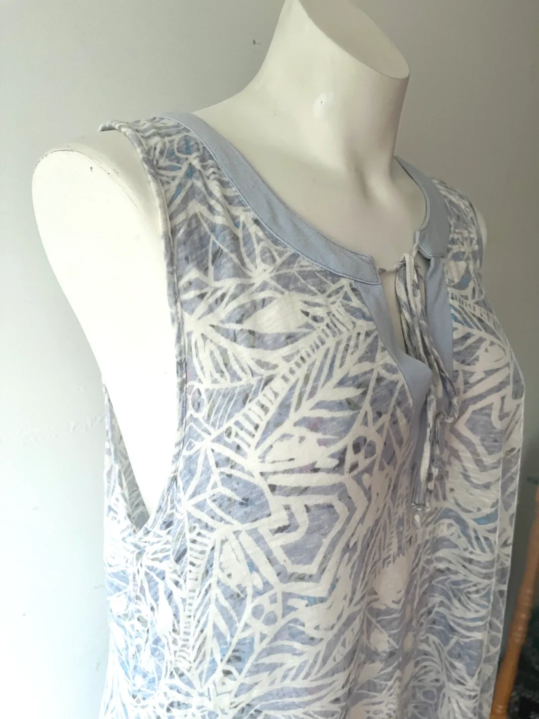 Tank Top - Blue/White Pattern image indicator(3)