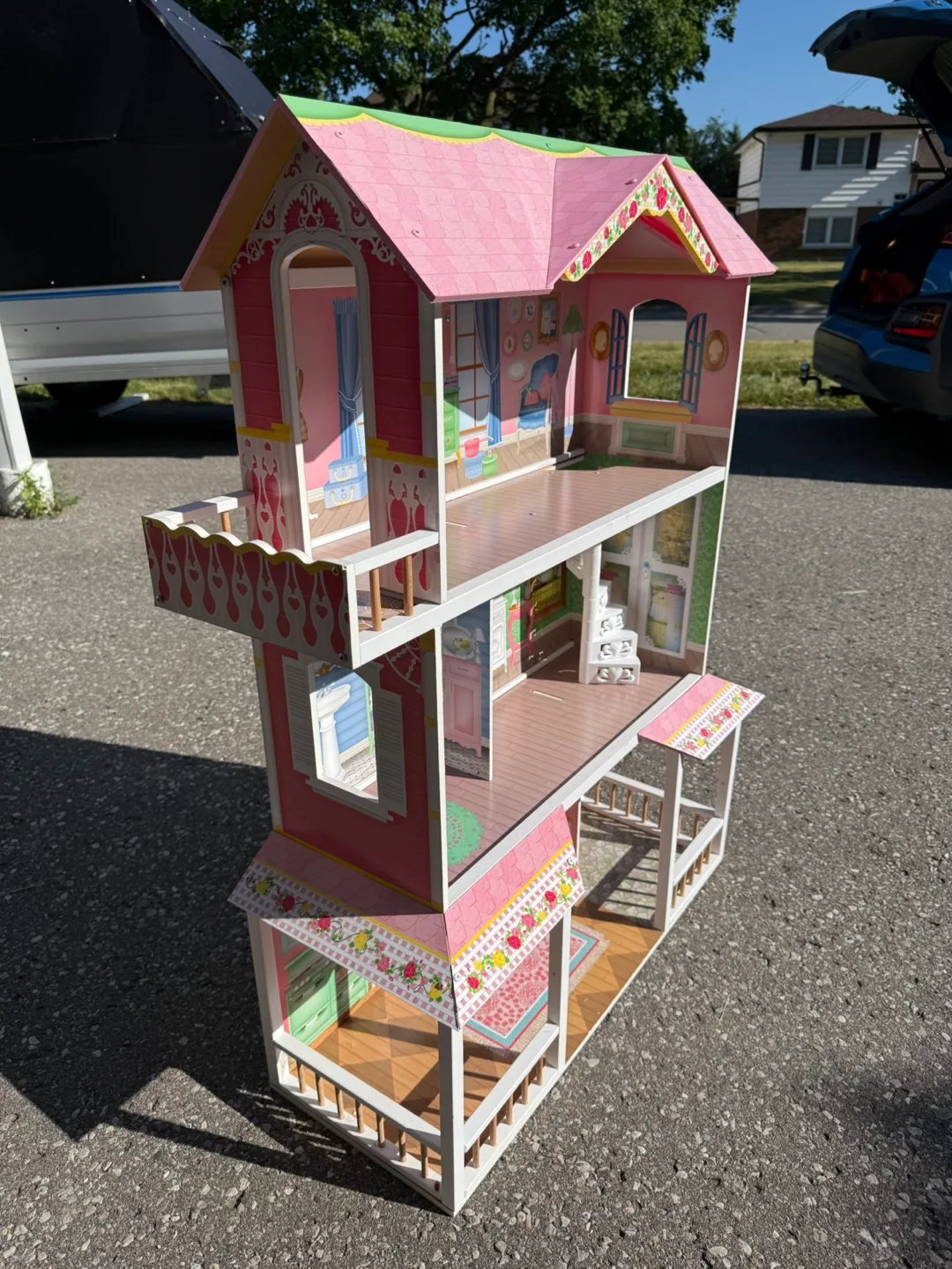 Pink Wooden Dollhouse image indicator(2)
