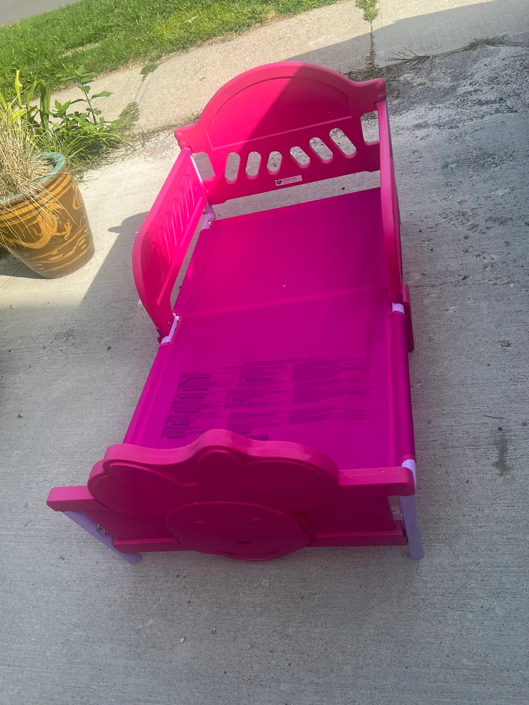 Toddler pink bed thumbnail