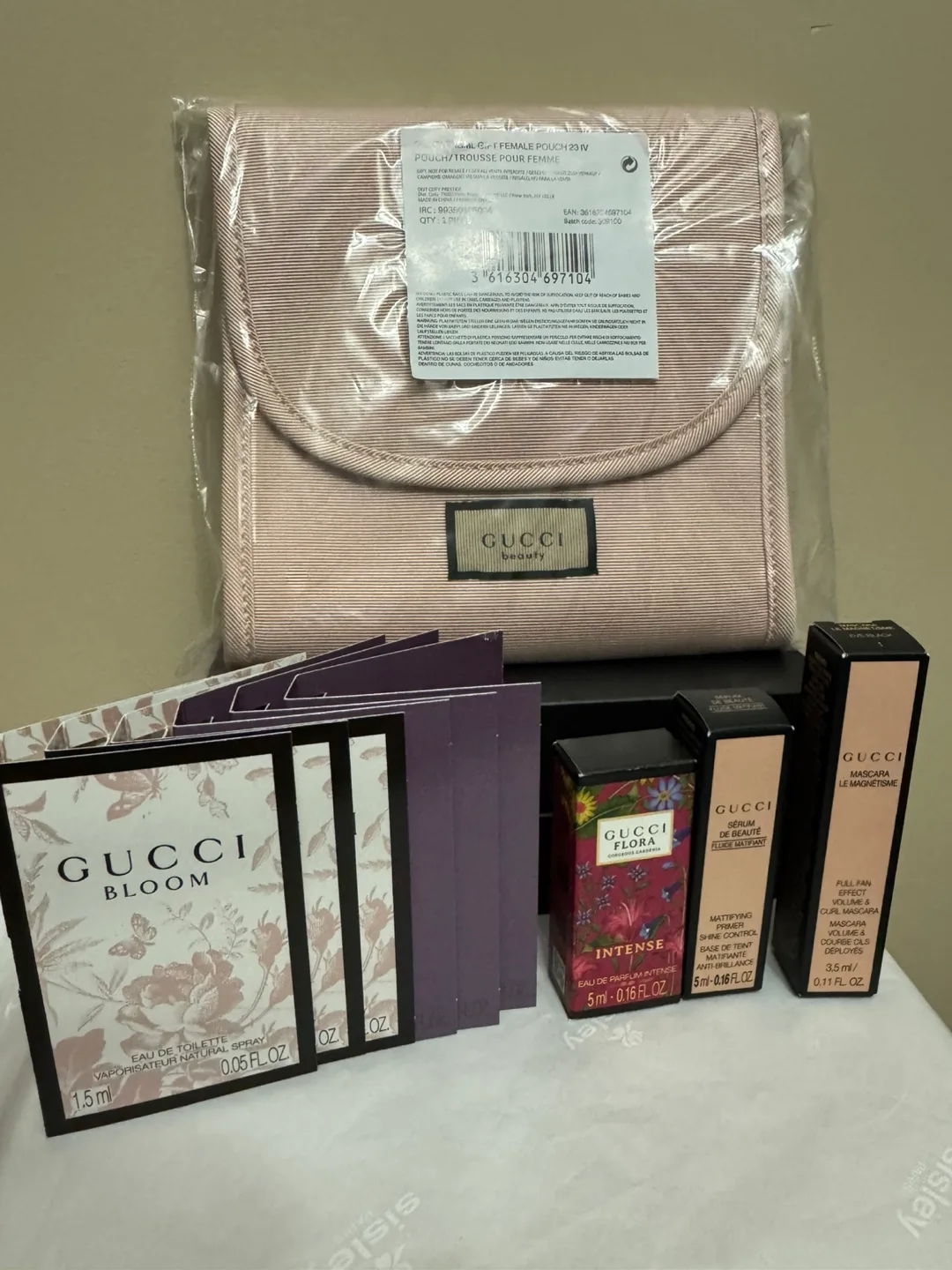 Gucci Beauty Set: Pouch, Bloom, Flora, Mascara thumbnail
