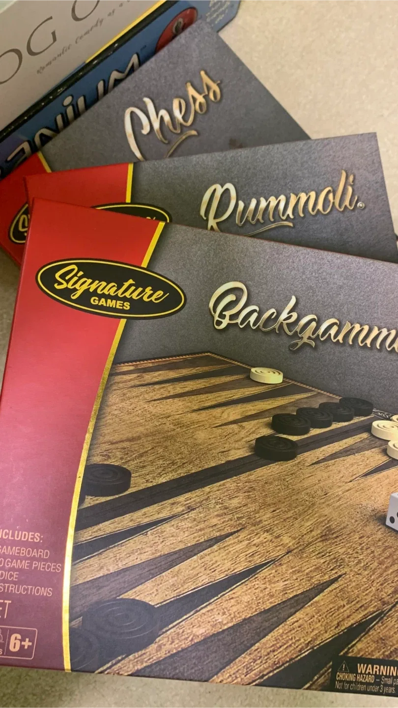 Board Games: Trivial Pursuit, Clue, Signature Games image indicator(2)