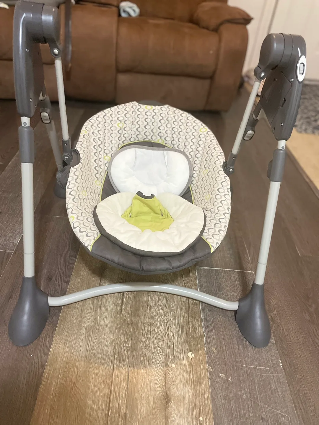 Graco Baby Swing - Gently Used thumbnail