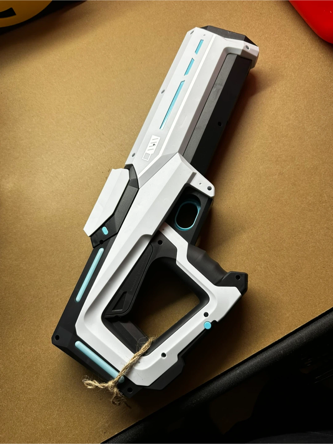Rechargeable water gun