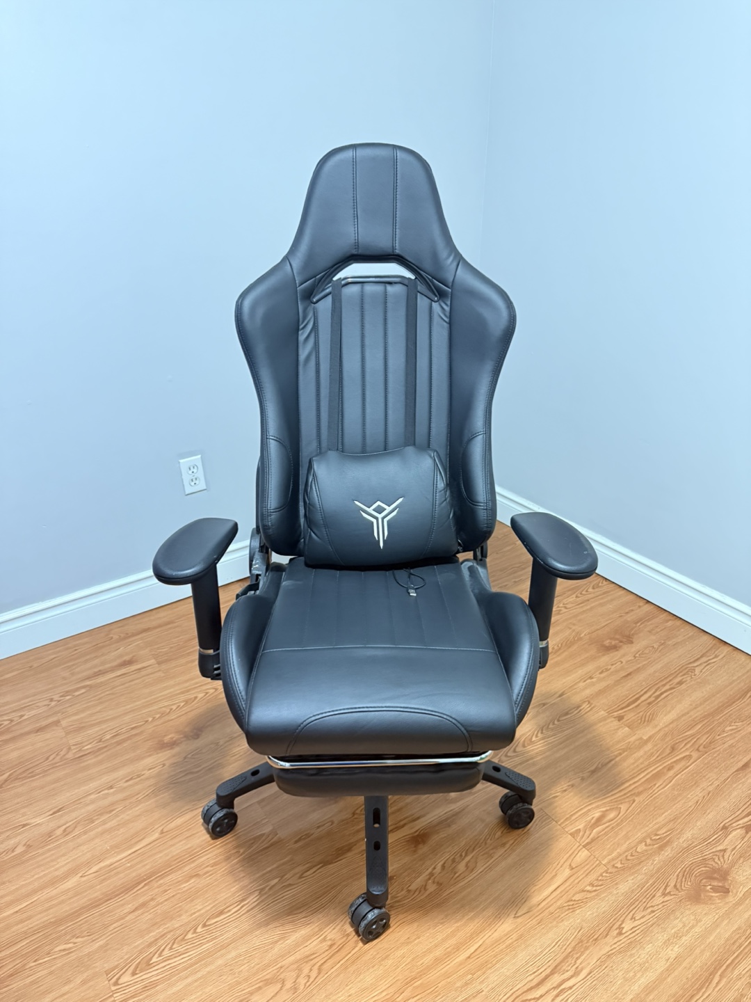 Black Gaming/office Chair with Footrest and massager