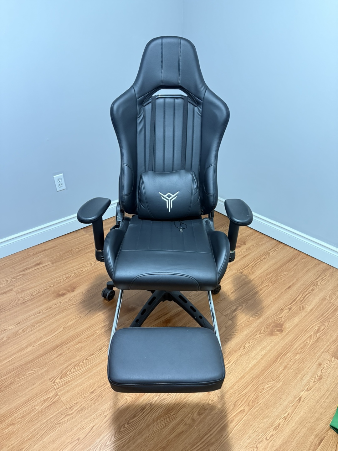 Black Gaming/office Chair with Footrest and massager - photo 3