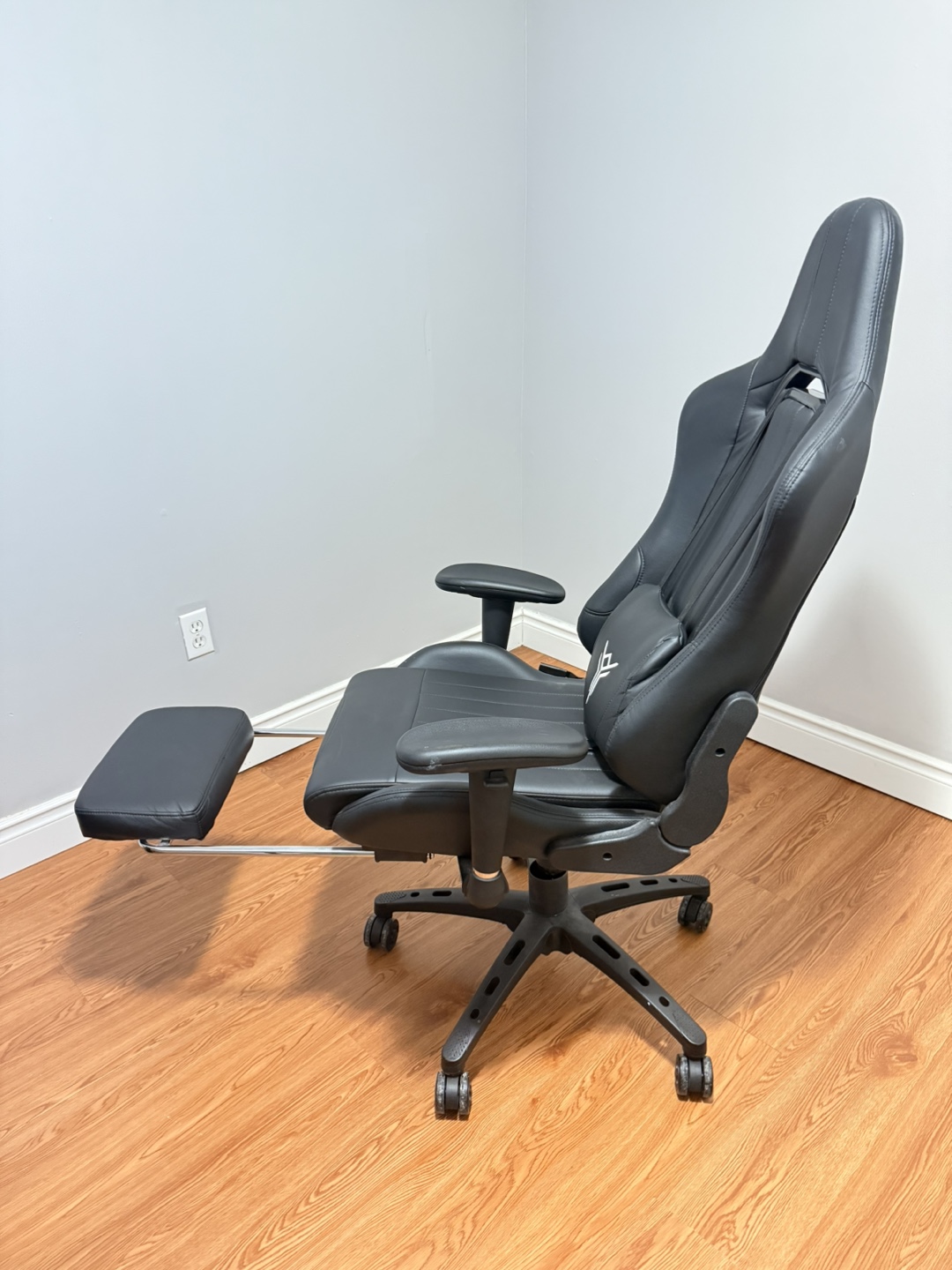 Black Gaming/office Chair with Footrest and massager - photo 4