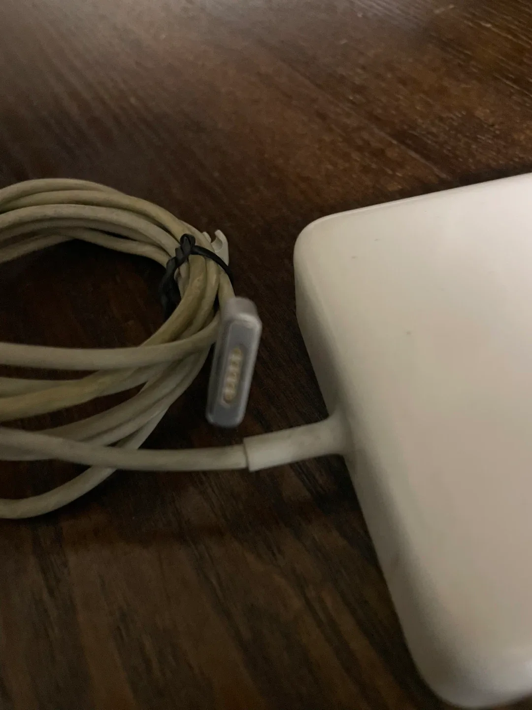 Apple MagSafe Power Adapter image indicator(3)