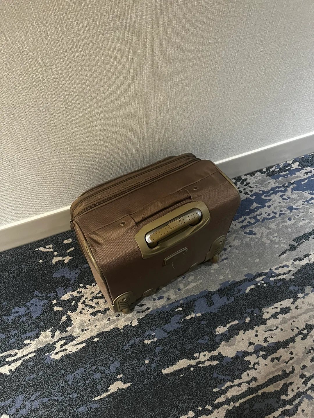 Ricardo Beverly Hills Rolling Suitcase image indicator(2)