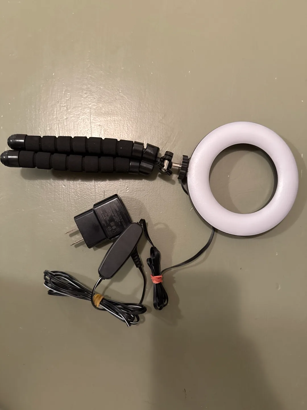 Ring Light with Tripod & Charger thumbnail