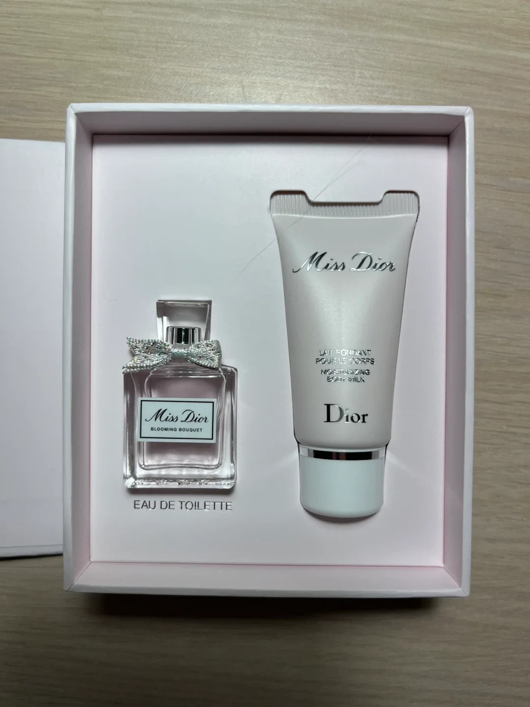 Miss Dior Blooming Bouquet Gift Set image indicator(2)