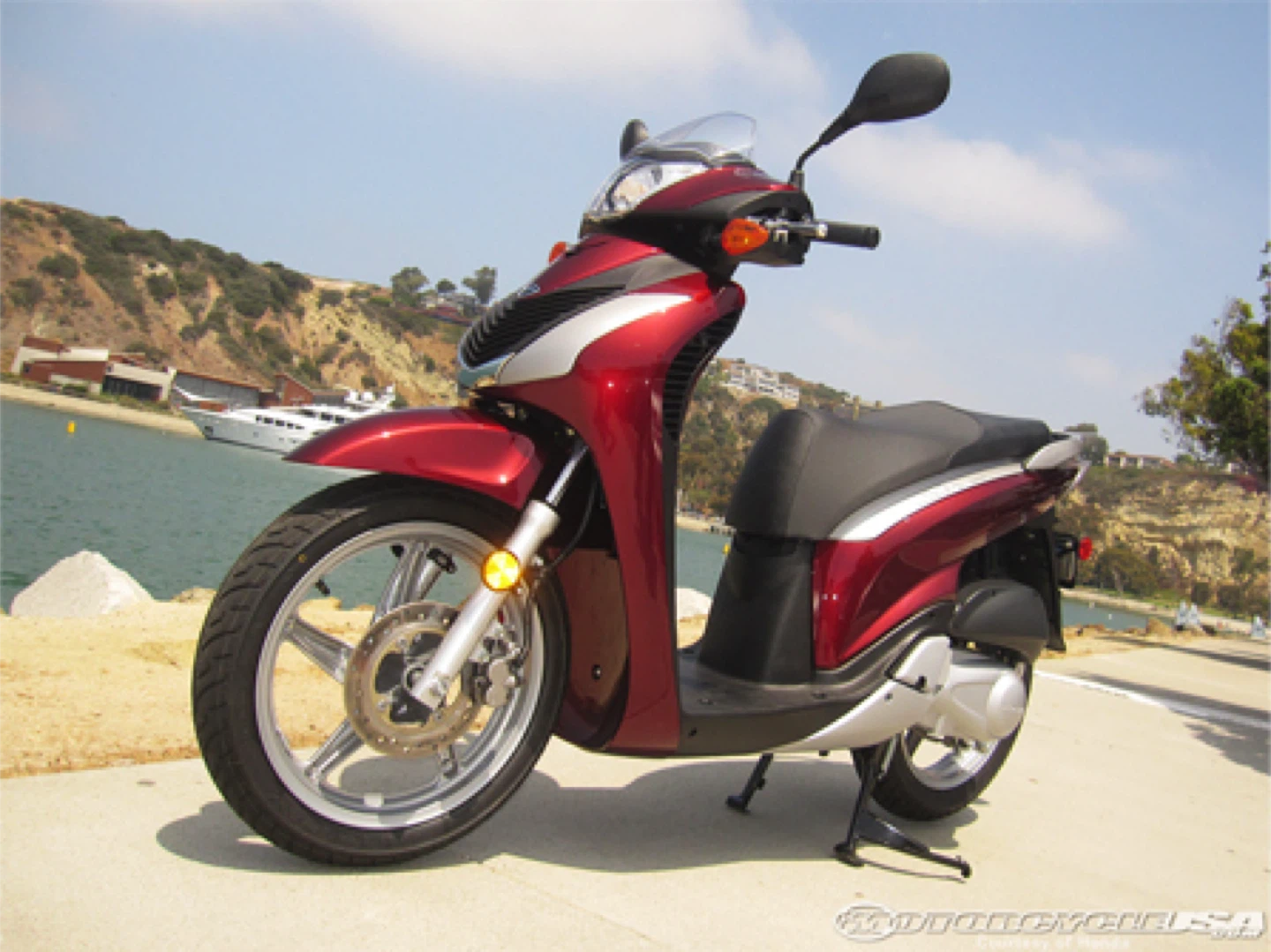 Honda SH150i Scooter - Red - photo 2