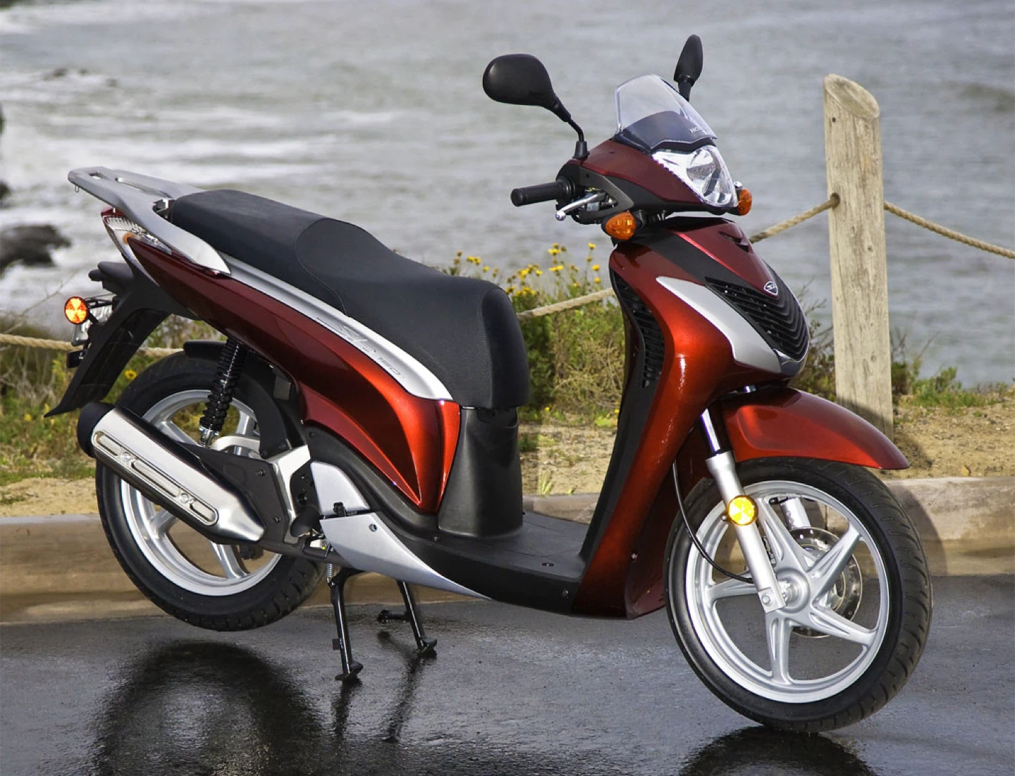 Honda SH150i Scooter - Red