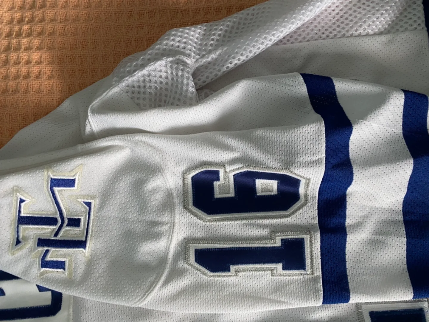 Toronto Maple Leafs Jersey - Size M image indicator(5)