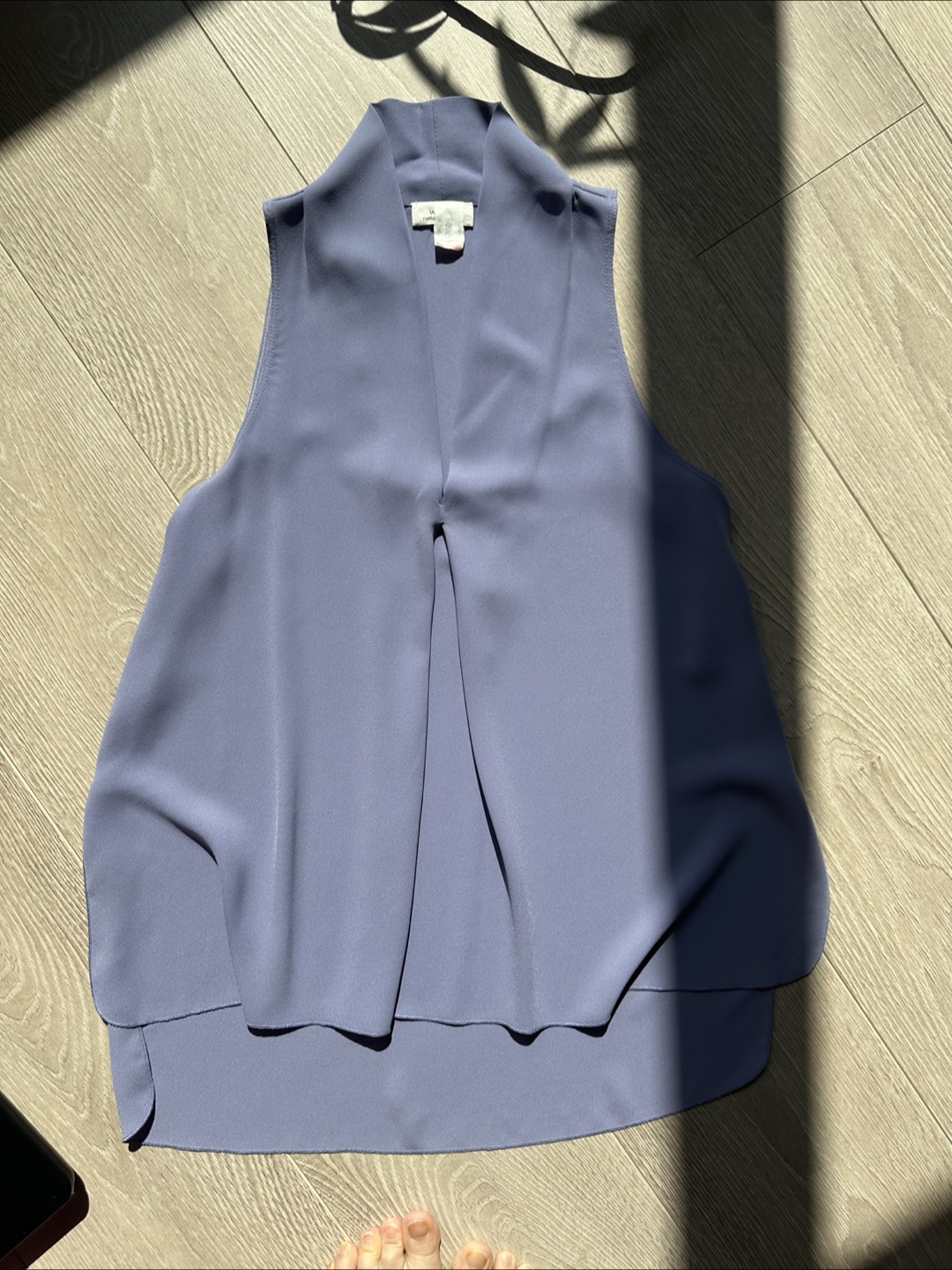 Aritzia Wilfred Sleeveless Japanese Fabric Blouse