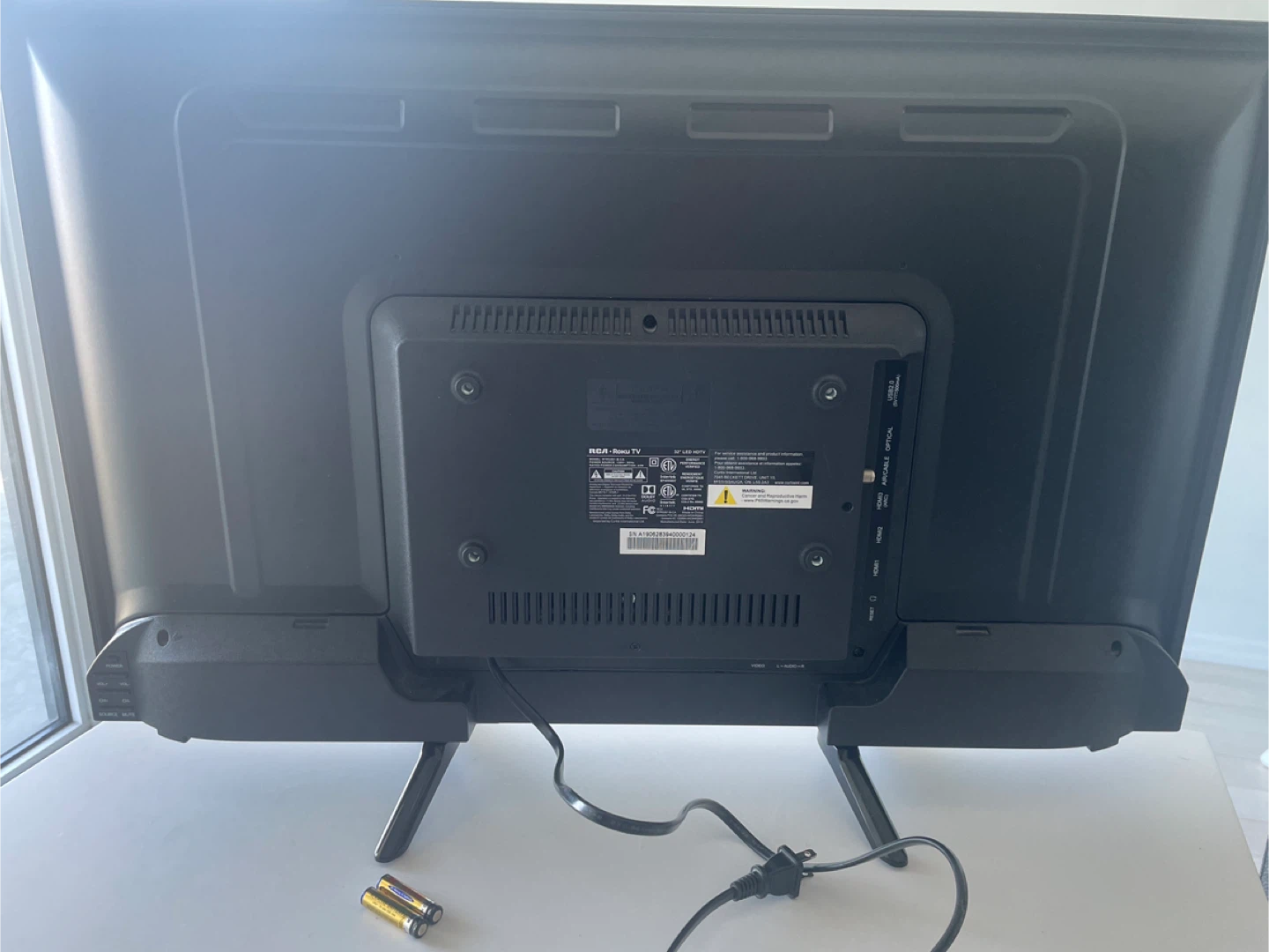 Smart RCA Roku TV 32 inch - photo 3