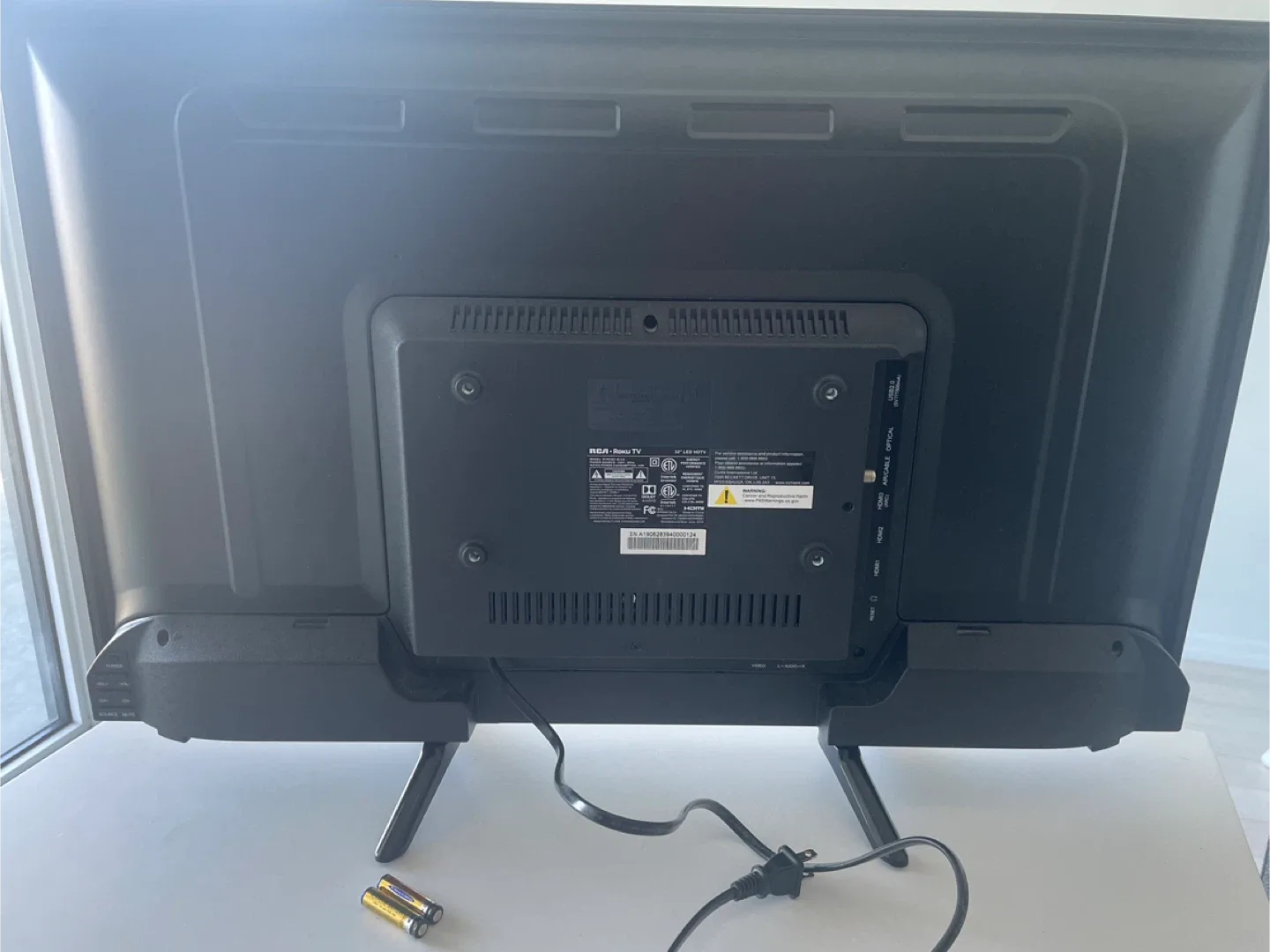 Smart RCA Roku TV 32 inch image indicator(3)