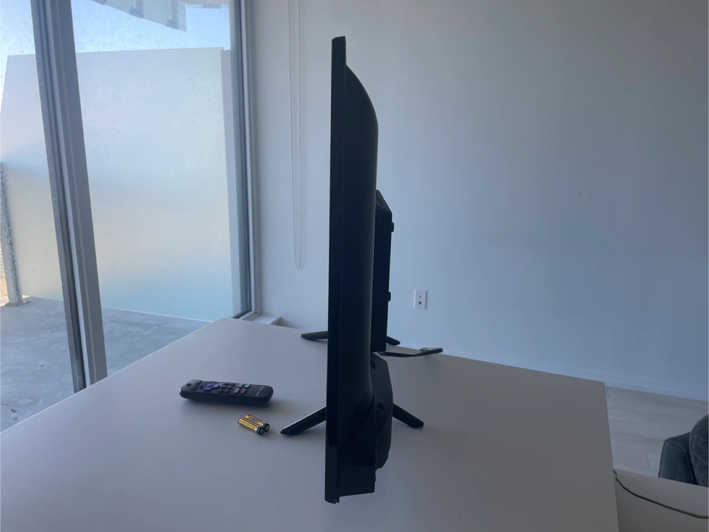 Smart RCA Roku TV 32 inch - photo 2