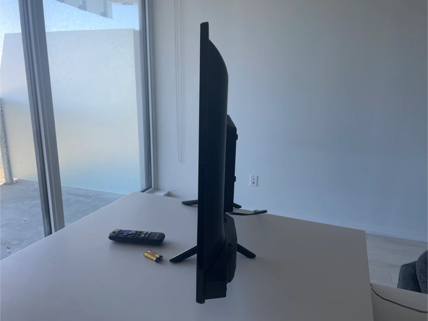 Smart RCA Roku TV 32 inch image indicator(2)