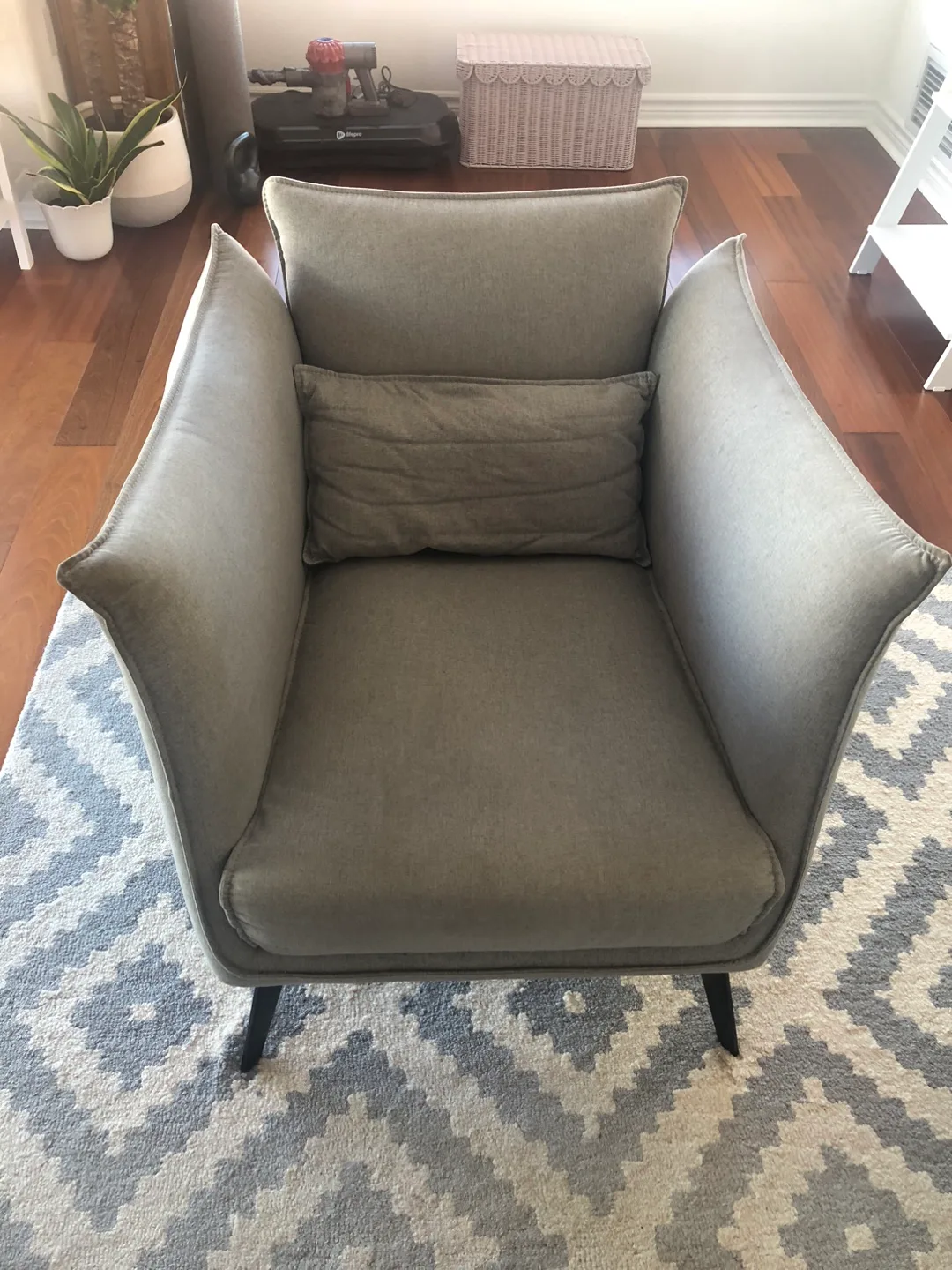 FREE COLLECT TODAY Sofa and Chair image indicator(6)