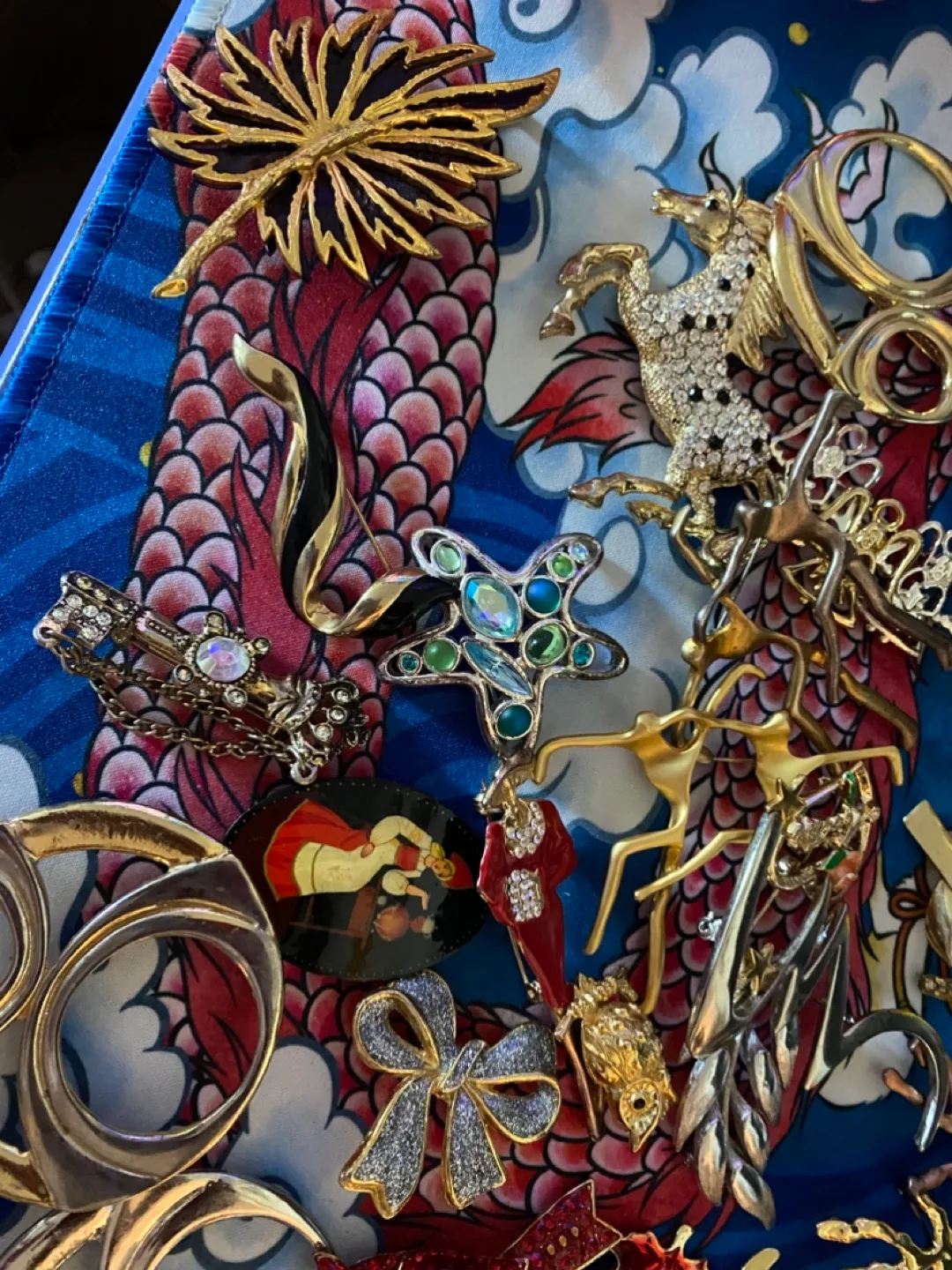 Vintage Brooches - Assorted Styles 34 pieces image indicator(3)