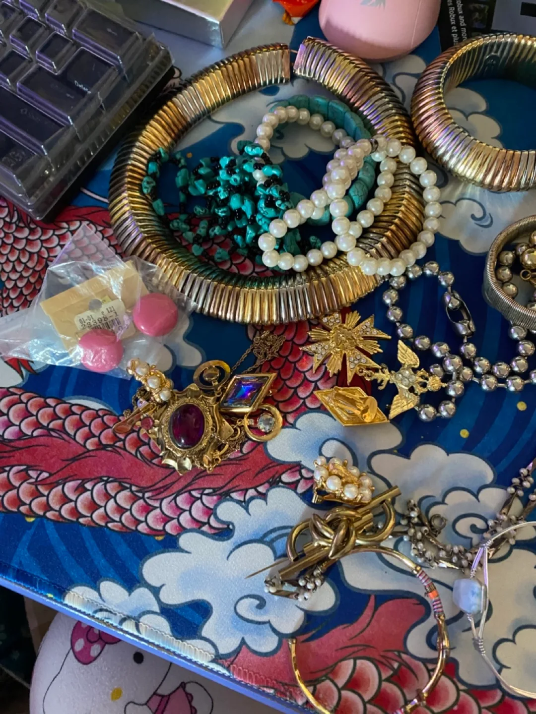 Assorted Vintage Jewelry Lot image indicator(3)