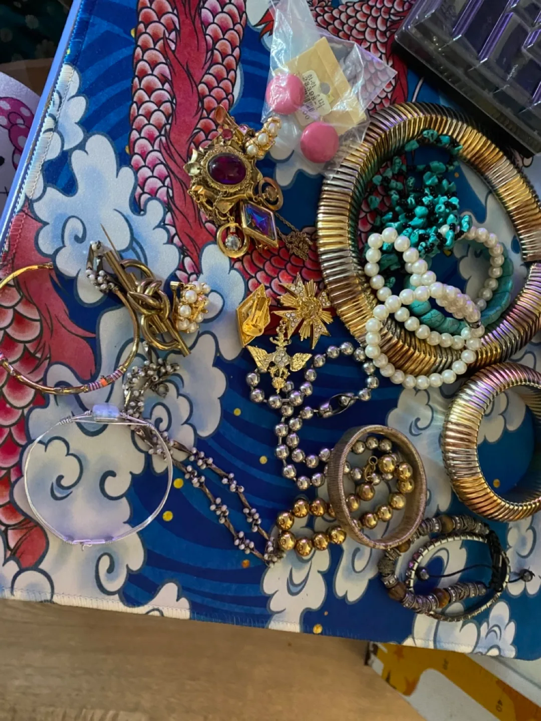 Assorted Vintage Jewelry Lot thumbnail