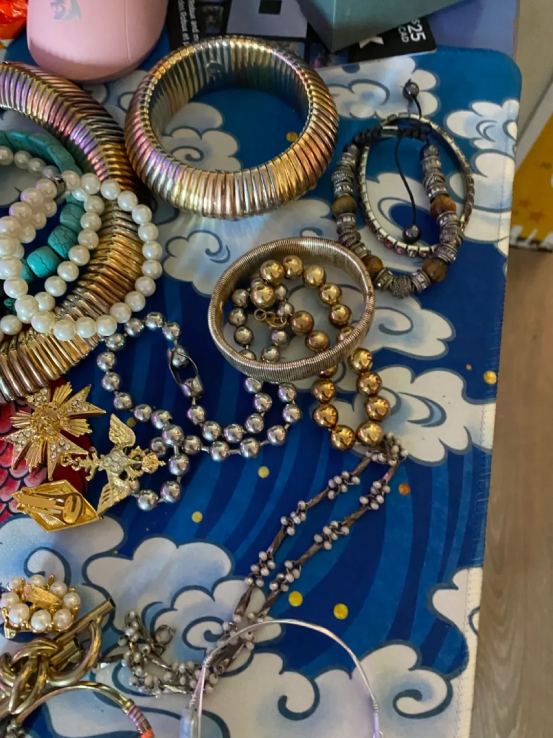 Assorted Vintage Jewelry Lot image indicator(2)