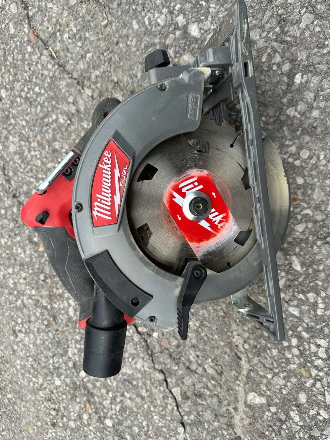 Milwaukee Fuel M18 Lithium 7 1/4” Circular Saw thumbnail