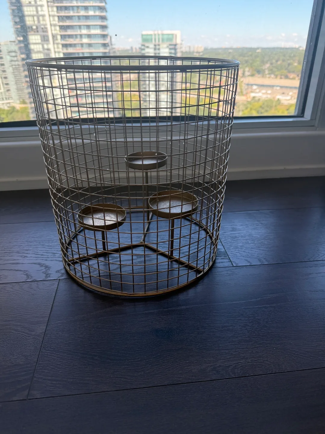 Gold Metal Wire Candle Holder thumbnail