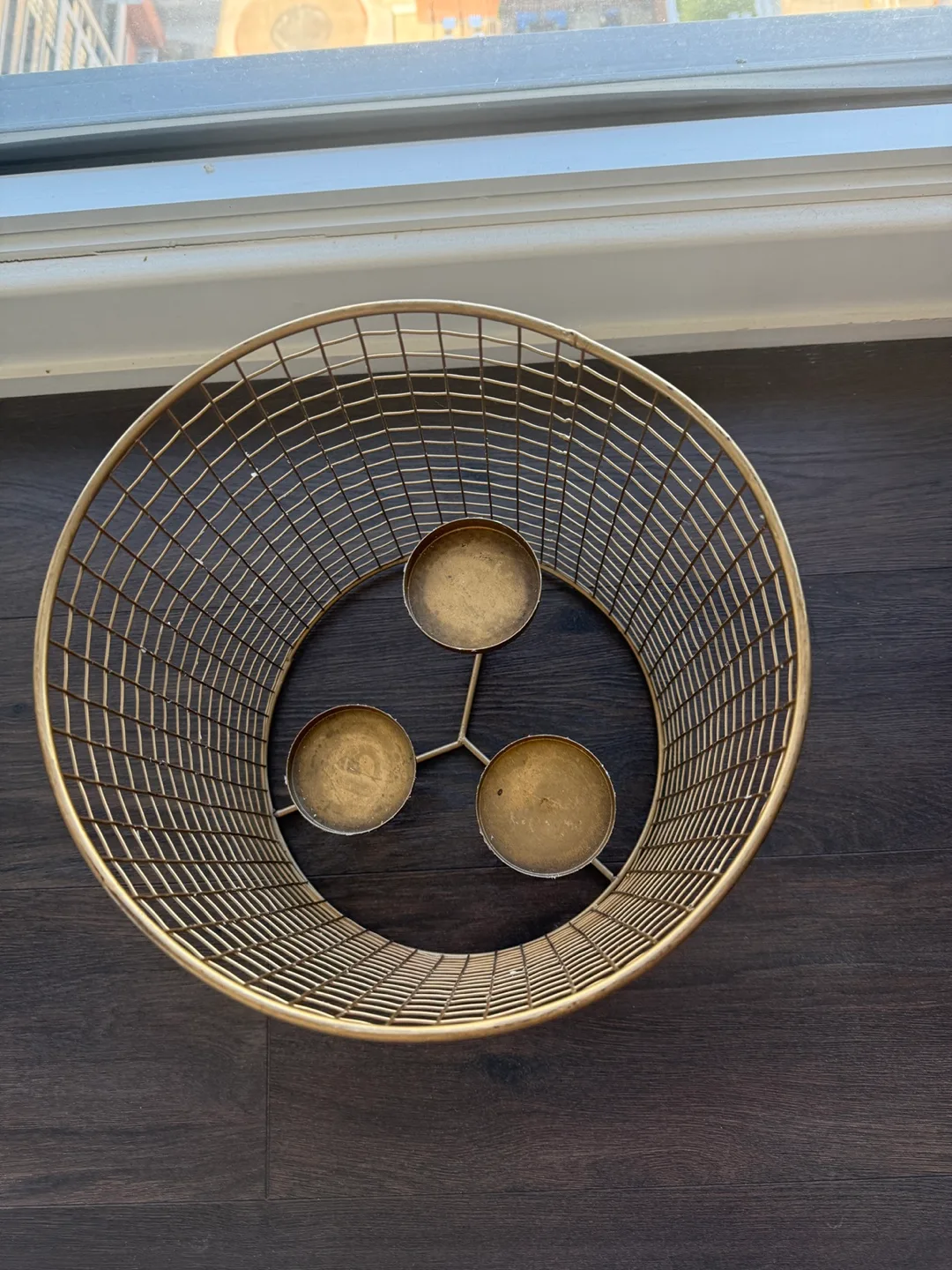 Gold Metal Wire Candle Holder image indicator(2)