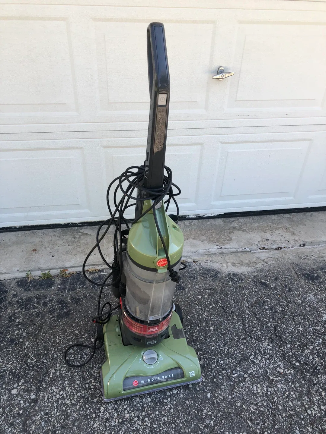 Hoover WindTunnel Vacuum thumbnail