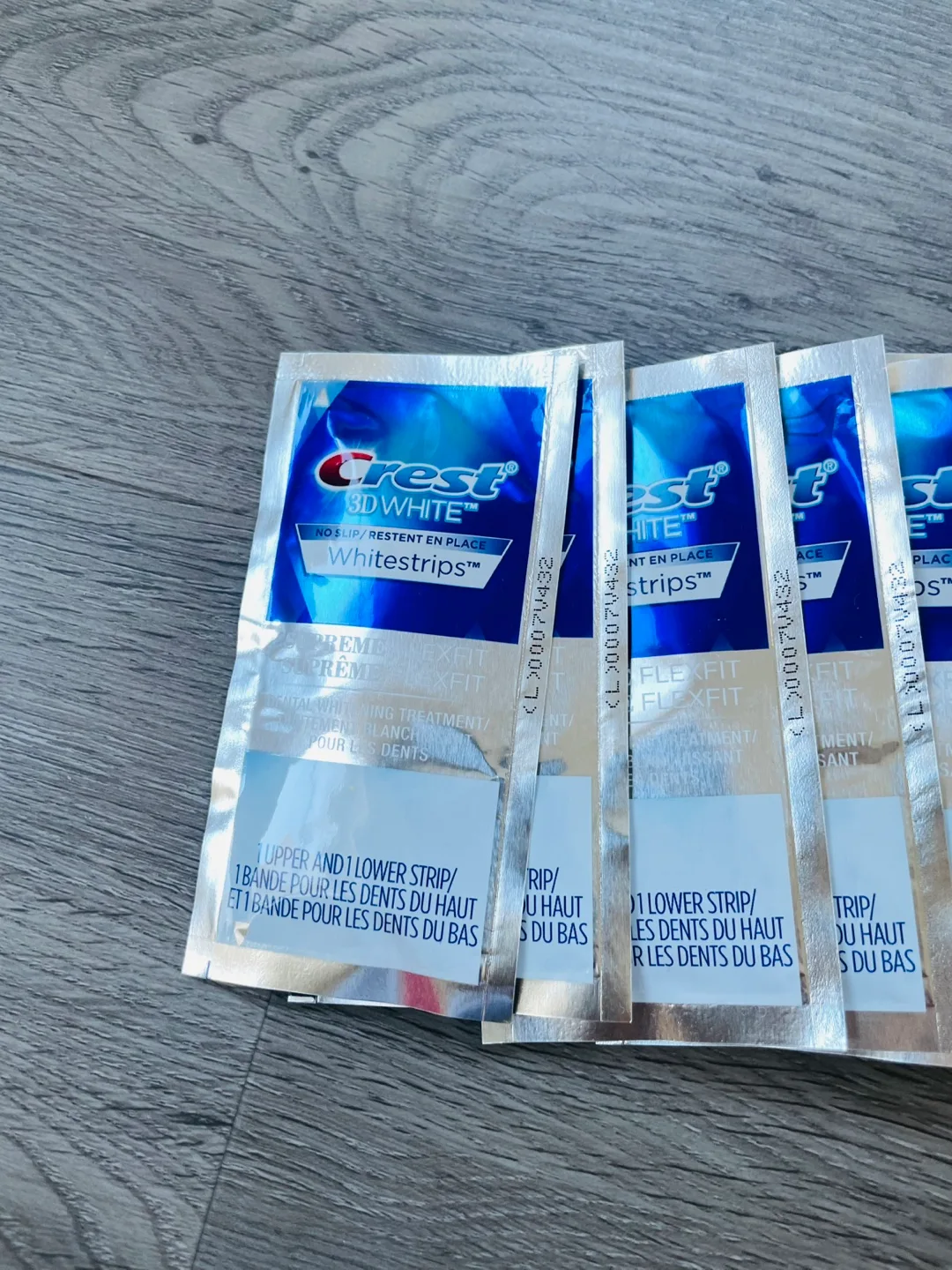 Crest 3D White Whitestrips - Supreme Flexfit image indicator(2)