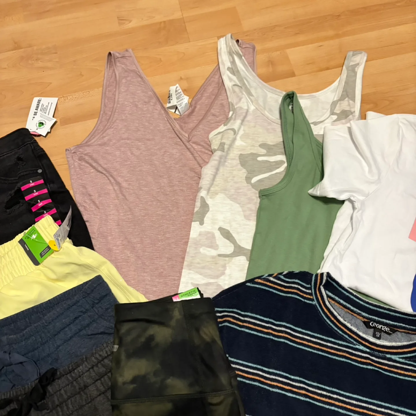 Women’s Mix Lot XS image indicator(4)