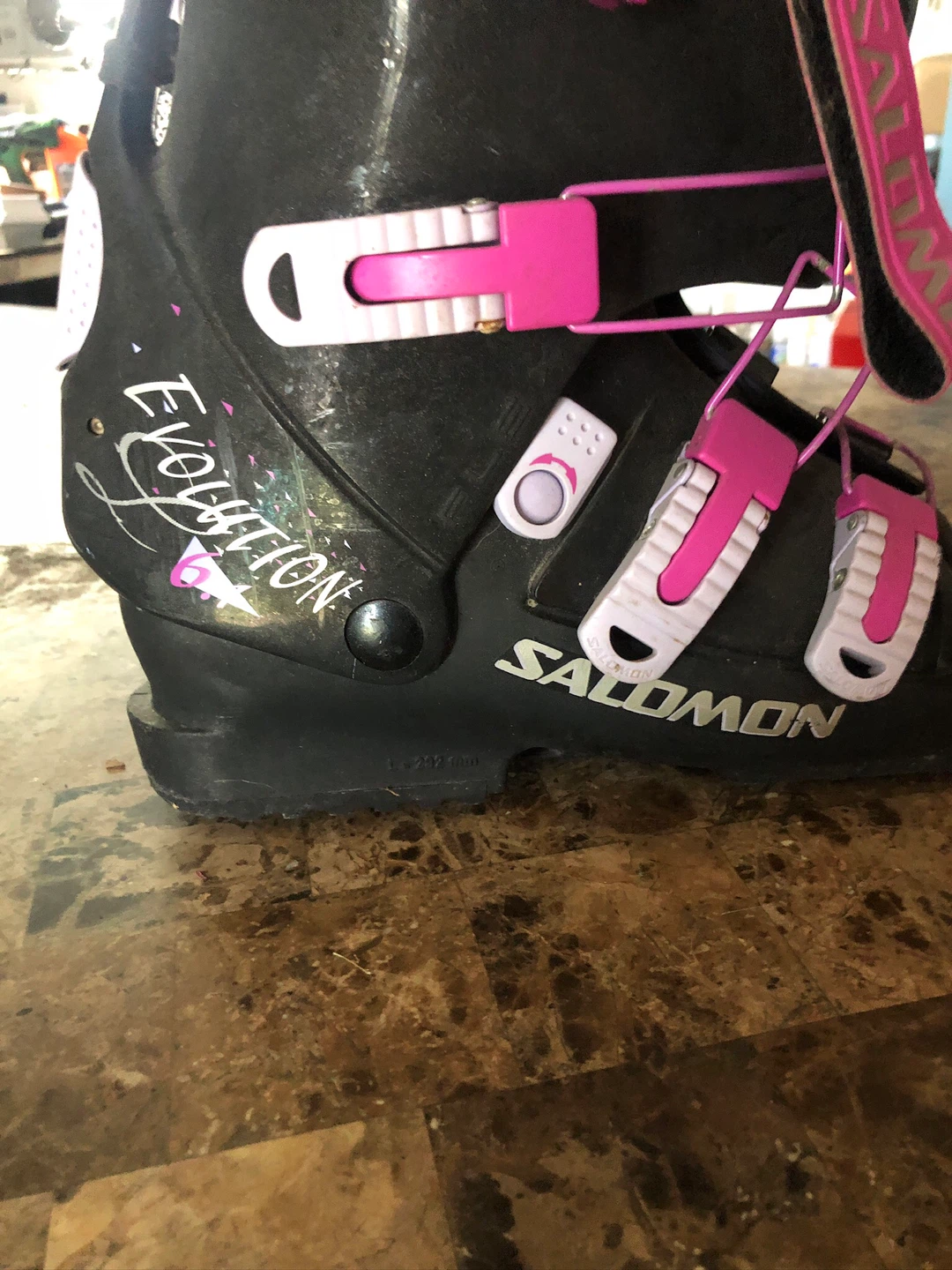 Girls Downhill Ski Boots. 320/250. Salomon. - photo 2
