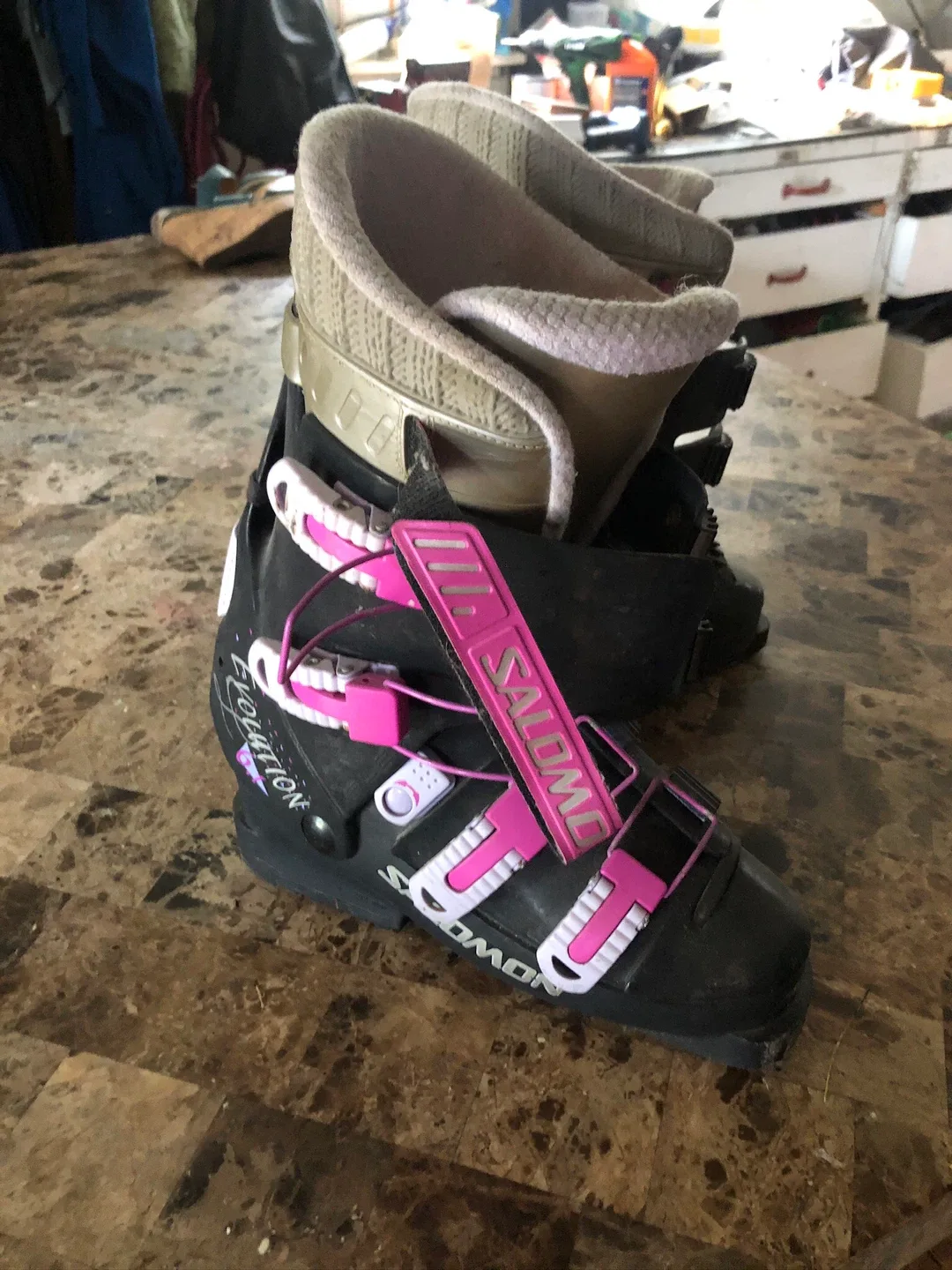 Girls Downhill Ski Boots. 320/250. Salomon. thumbnail