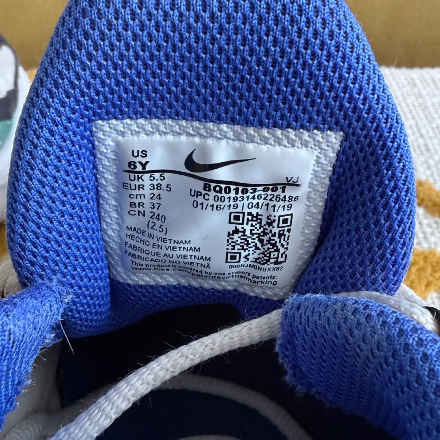 Nike Air Max 270 React Youth Size 6Y image indicator(2)